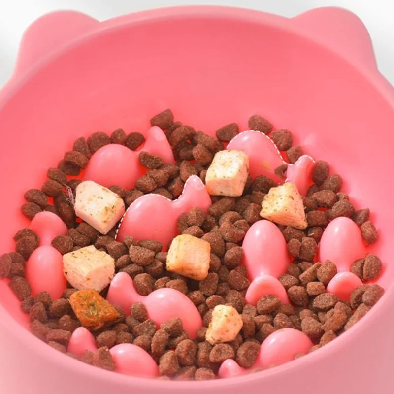 Close-up of Zeenest™ SlowFeast Bowl maze grooves slow feeder design